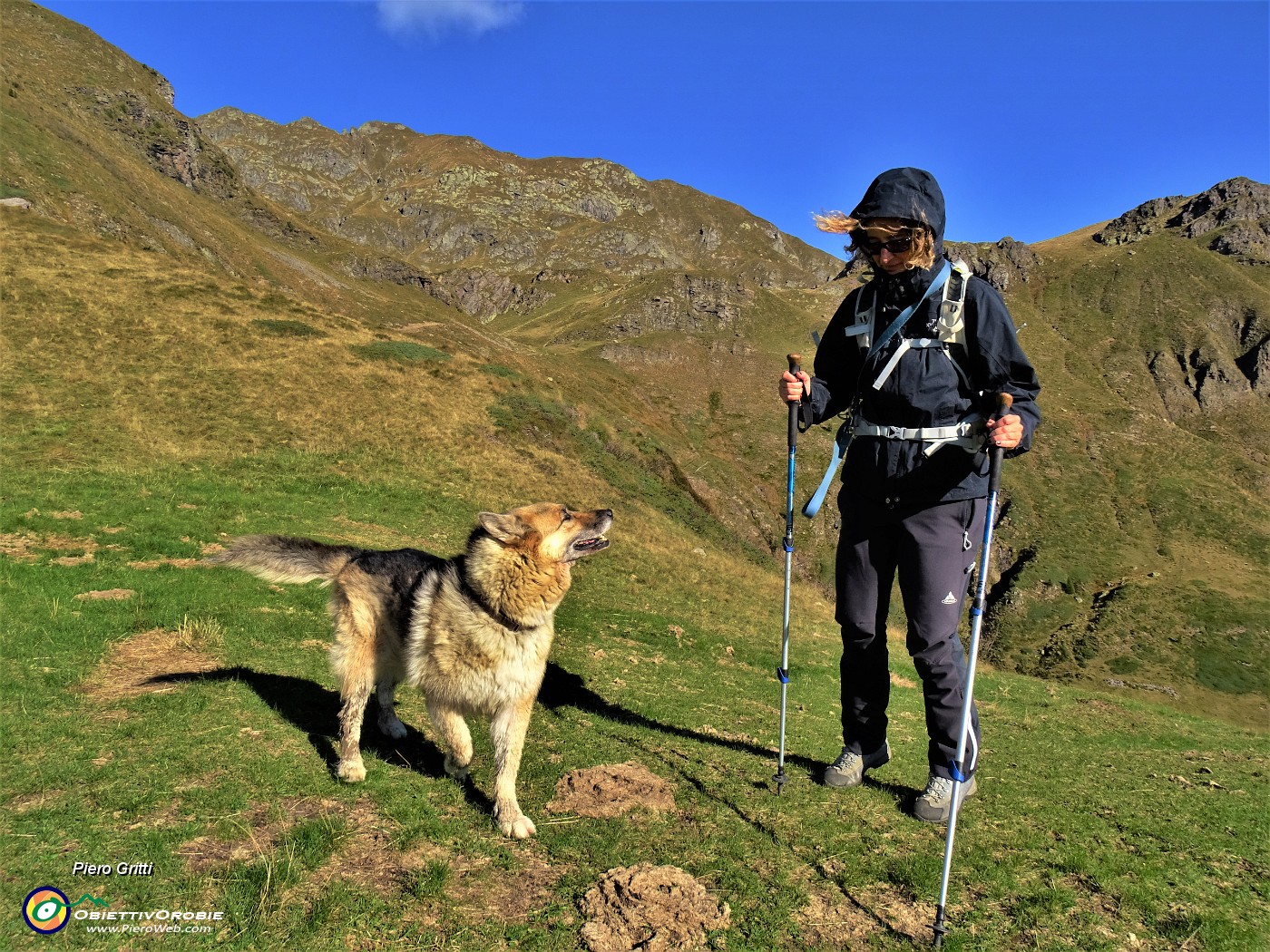 02 Alla selletta  tra  Il Collino e il Monte Foppa sferzati dal vento  .JPG